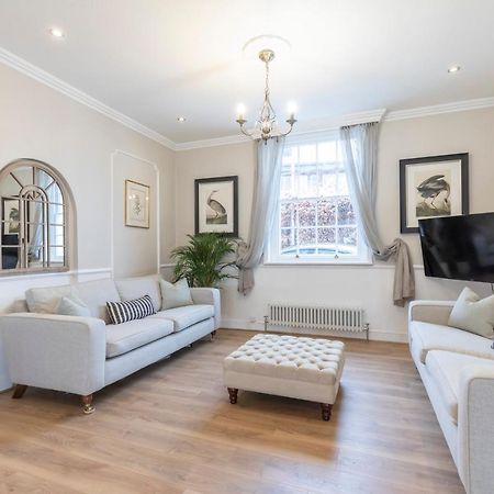 Beautiful 4 Bedroom Home Cheltenham Exterior photo