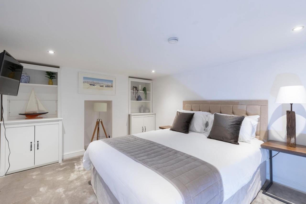 Beautiful 4 Bedroom Home Cheltenham Exterior photo