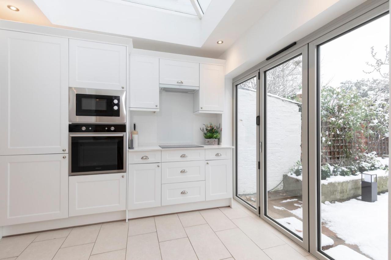 Beautiful 4 Bedroom Home Cheltenham Exterior photo