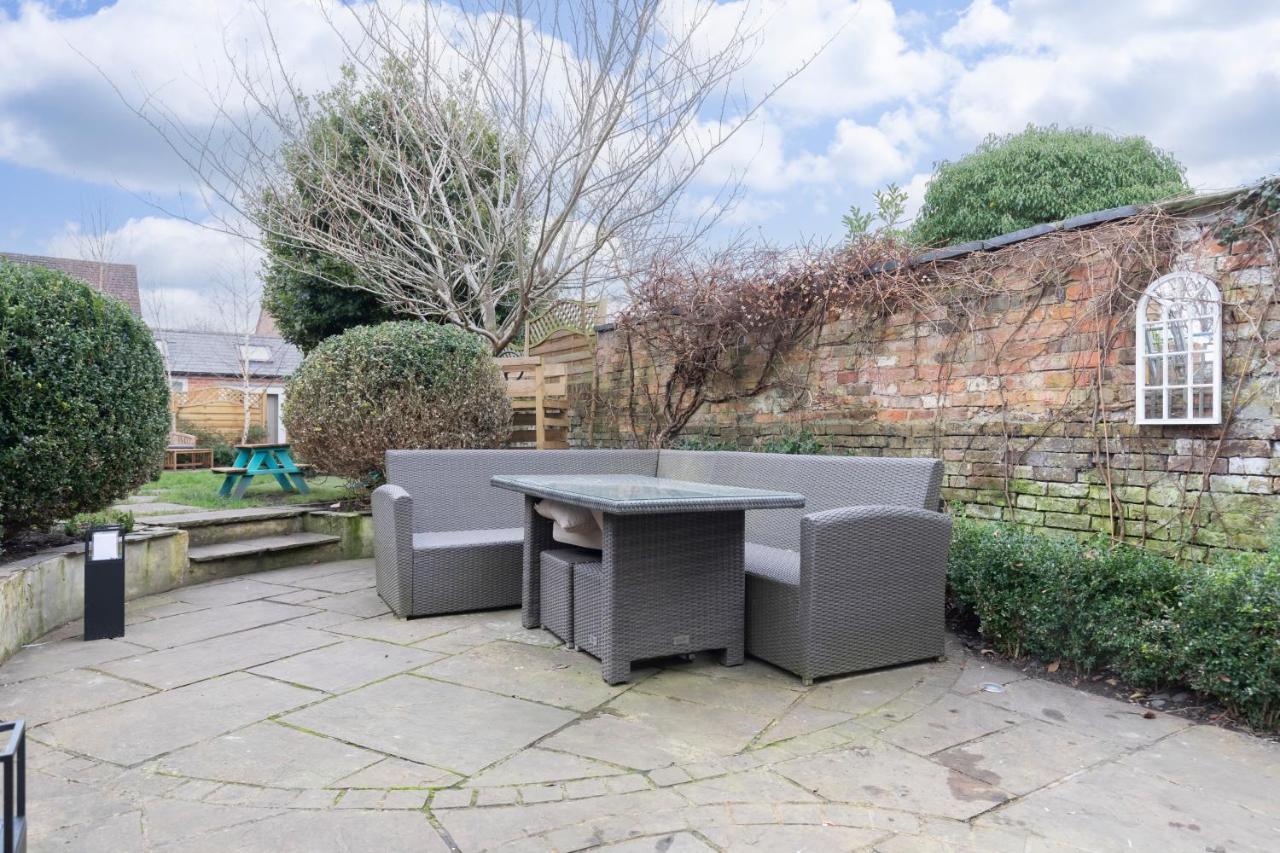 Beautiful 4 Bedroom Home Cheltenham Exterior photo