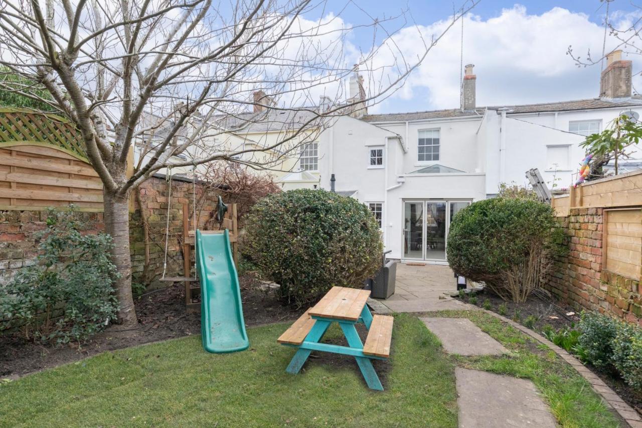 Beautiful 4 Bedroom Home Cheltenham Exterior photo