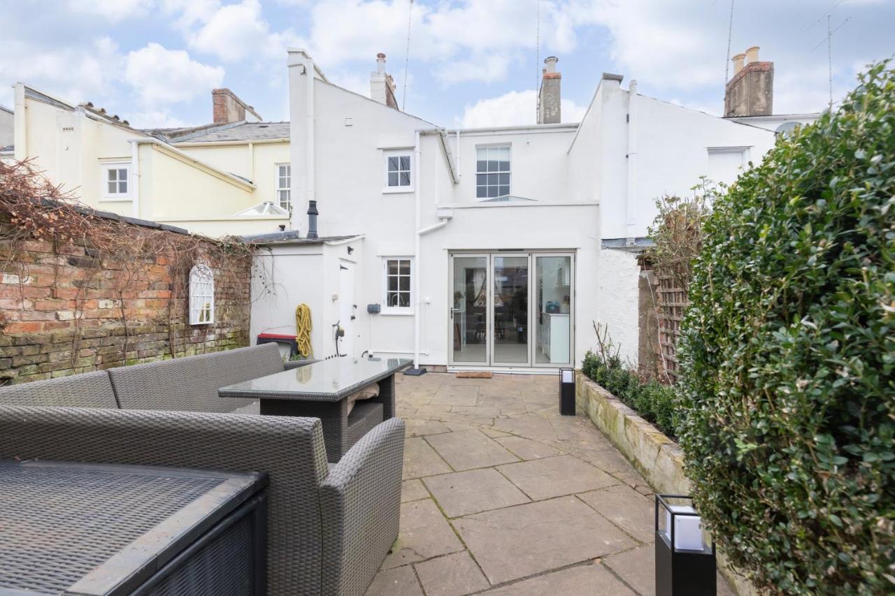 Beautiful 4 Bedroom Home Cheltenham Exterior photo